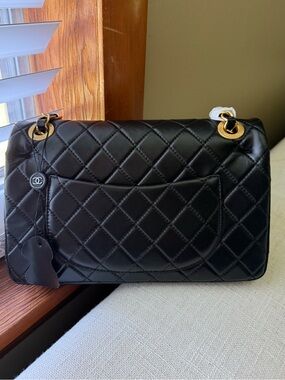 Classic flap shoulder bag